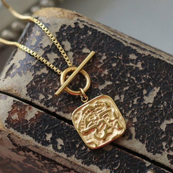 18K Gold Plated Circle Bar Square Pendant Necklace - Picture 1 of 11